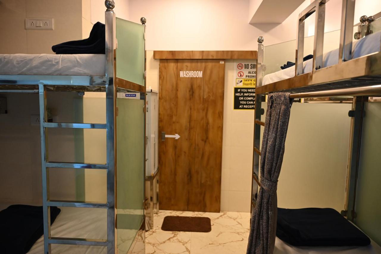Sagar Dormitory Andheri - Nearest To Andheri Railway Station West Мумбаї Екстер'єр фото