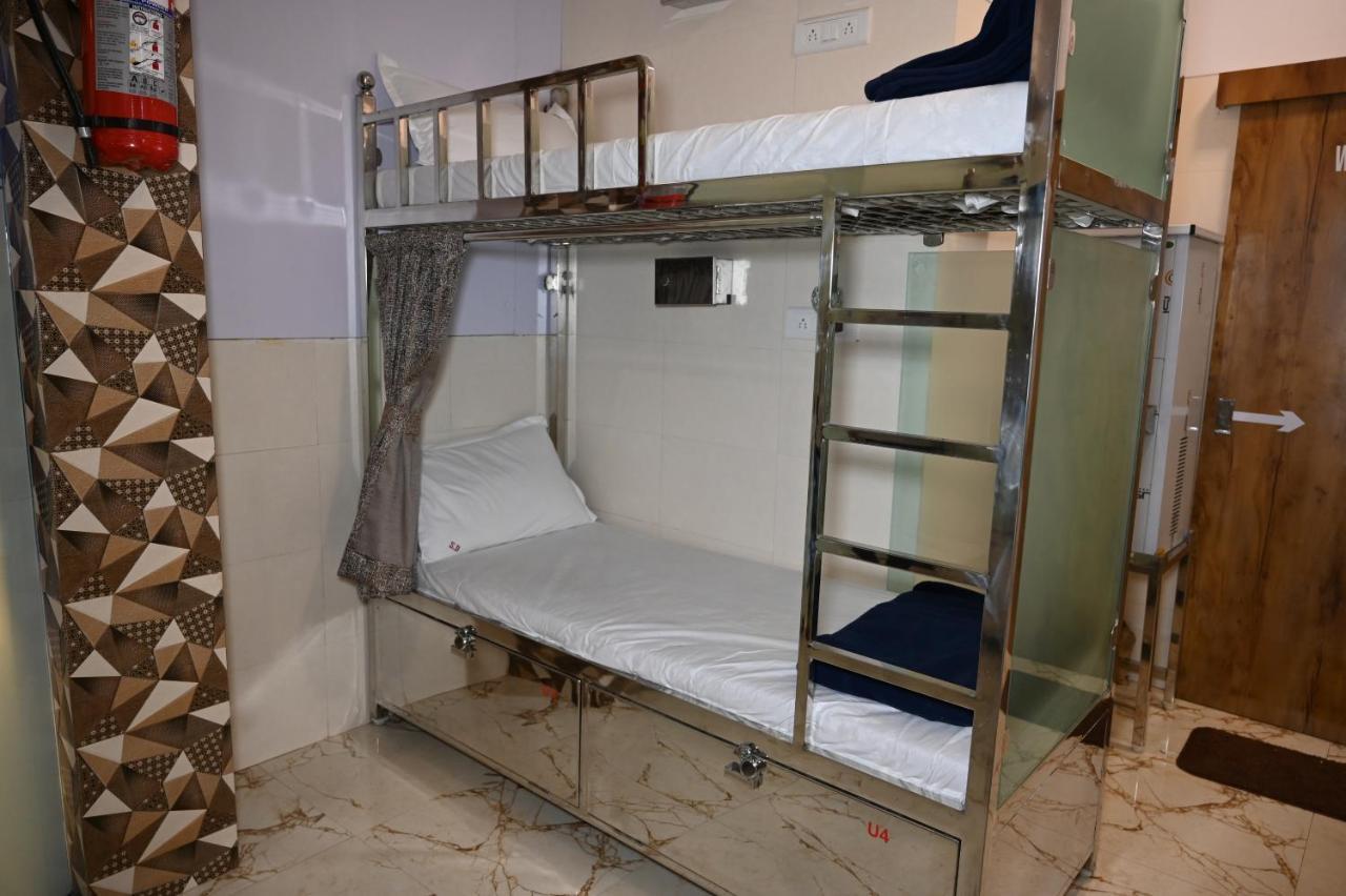 Sagar Dormitory Andheri - Nearest To Andheri Railway Station West Мумбаї Екстер'єр фото