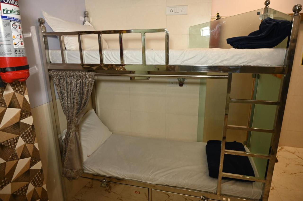 Sagar Dormitory Andheri - Nearest To Andheri Railway Station West Мумбаї Екстер'єр фото